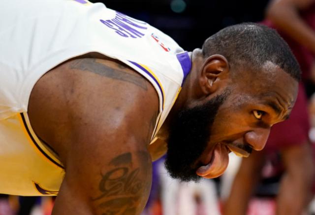 交易谈判碰壁 湖人交易改变不了詹眉下滑的现实