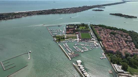 沐浴威尼斯和煦日光,AC米兰艰难带走胜利